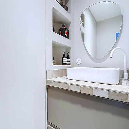 Designer Near Sacre-coeur