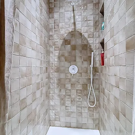 Designer Near Sacre-coeur דירה *