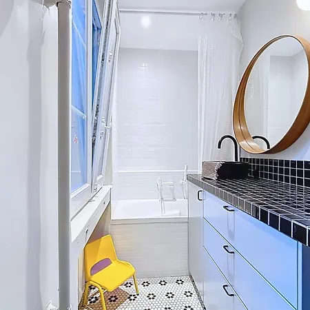 Designer Near Sacre-coeur